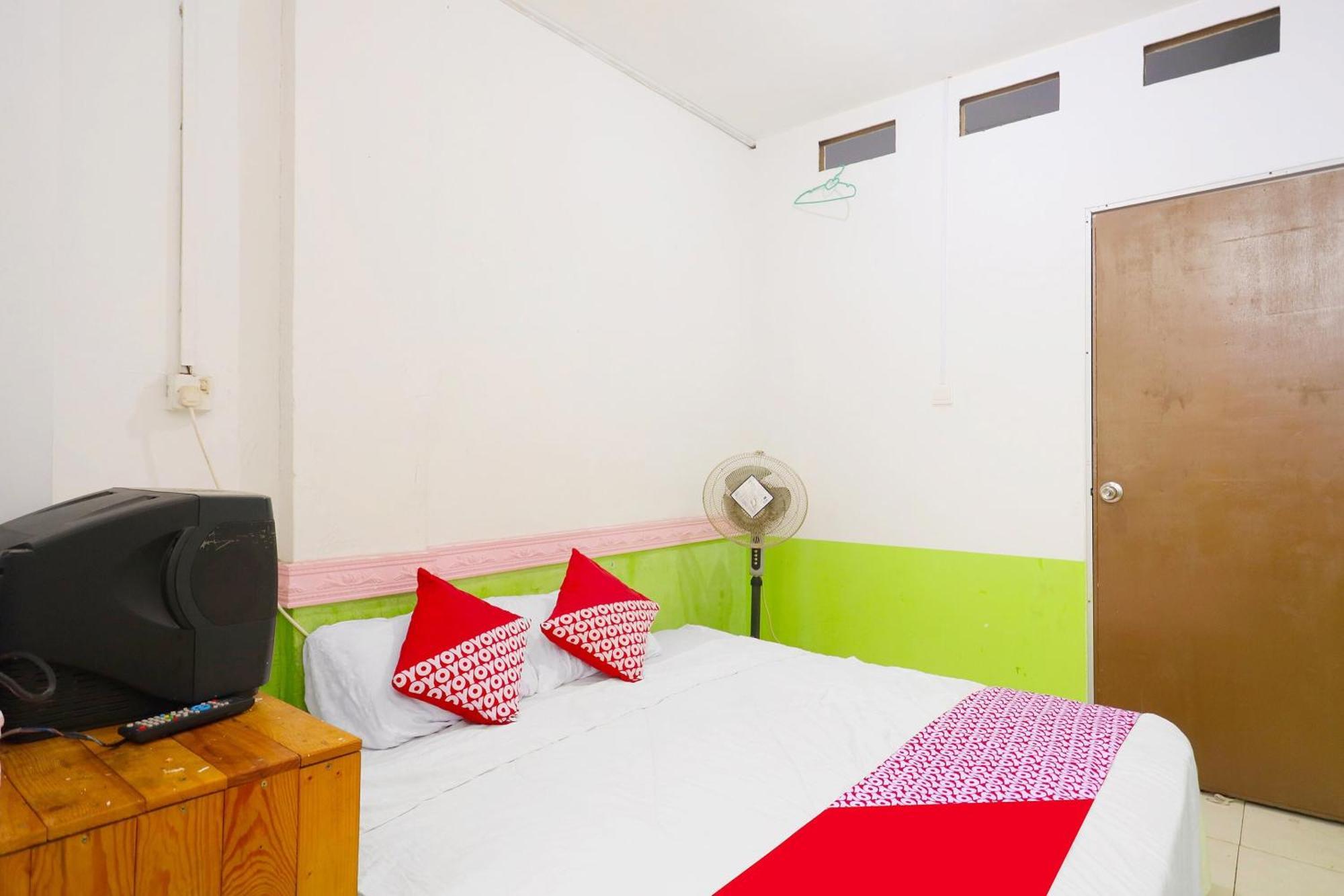 Spot On 91343 Kartika Guest House Syariahnearpantai Stres Jodoh  Exterior photo