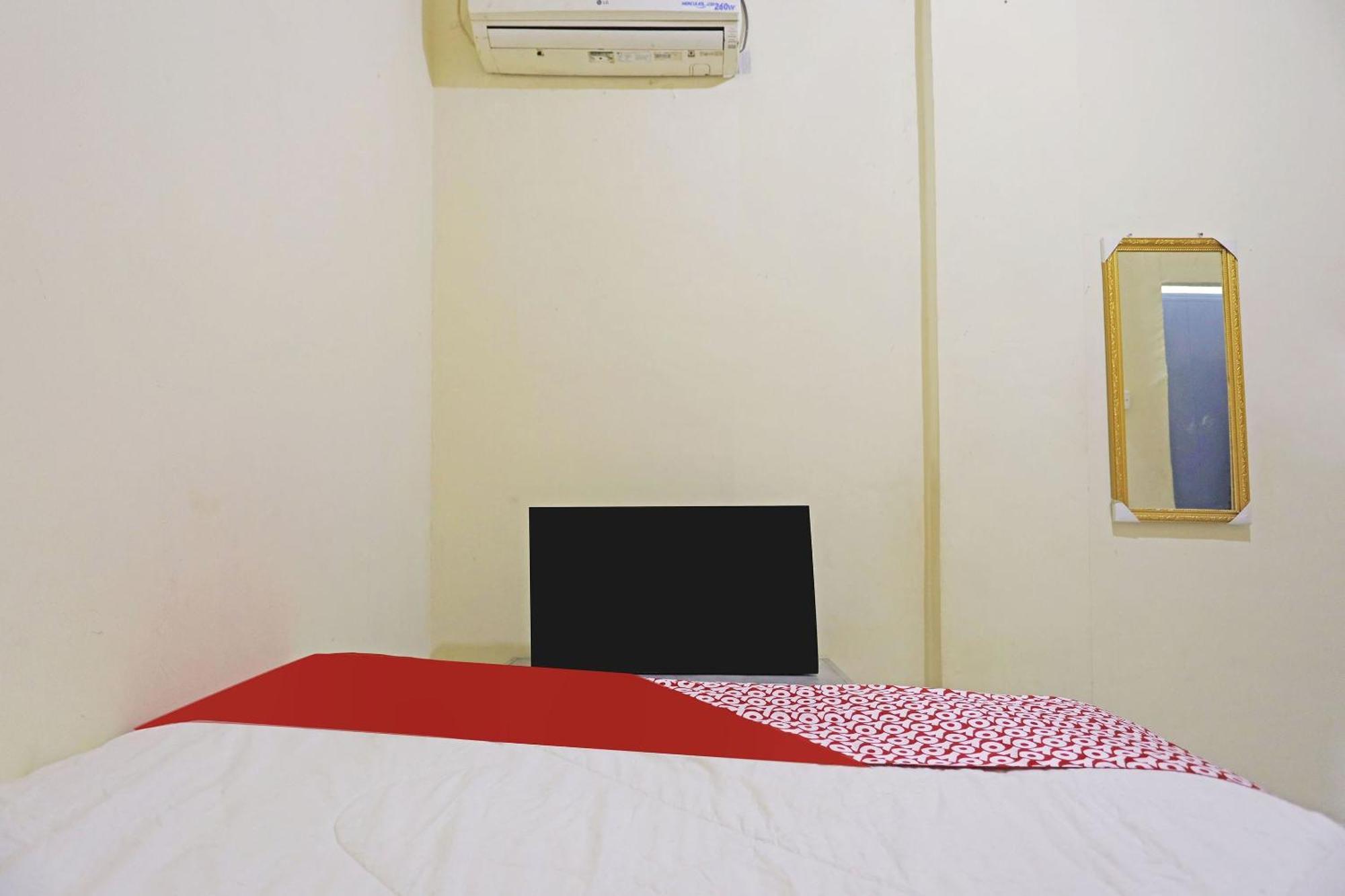 Spot On 91343 Kartika Guest House Syariahnearpantai Stres Jodoh  Exterior photo
