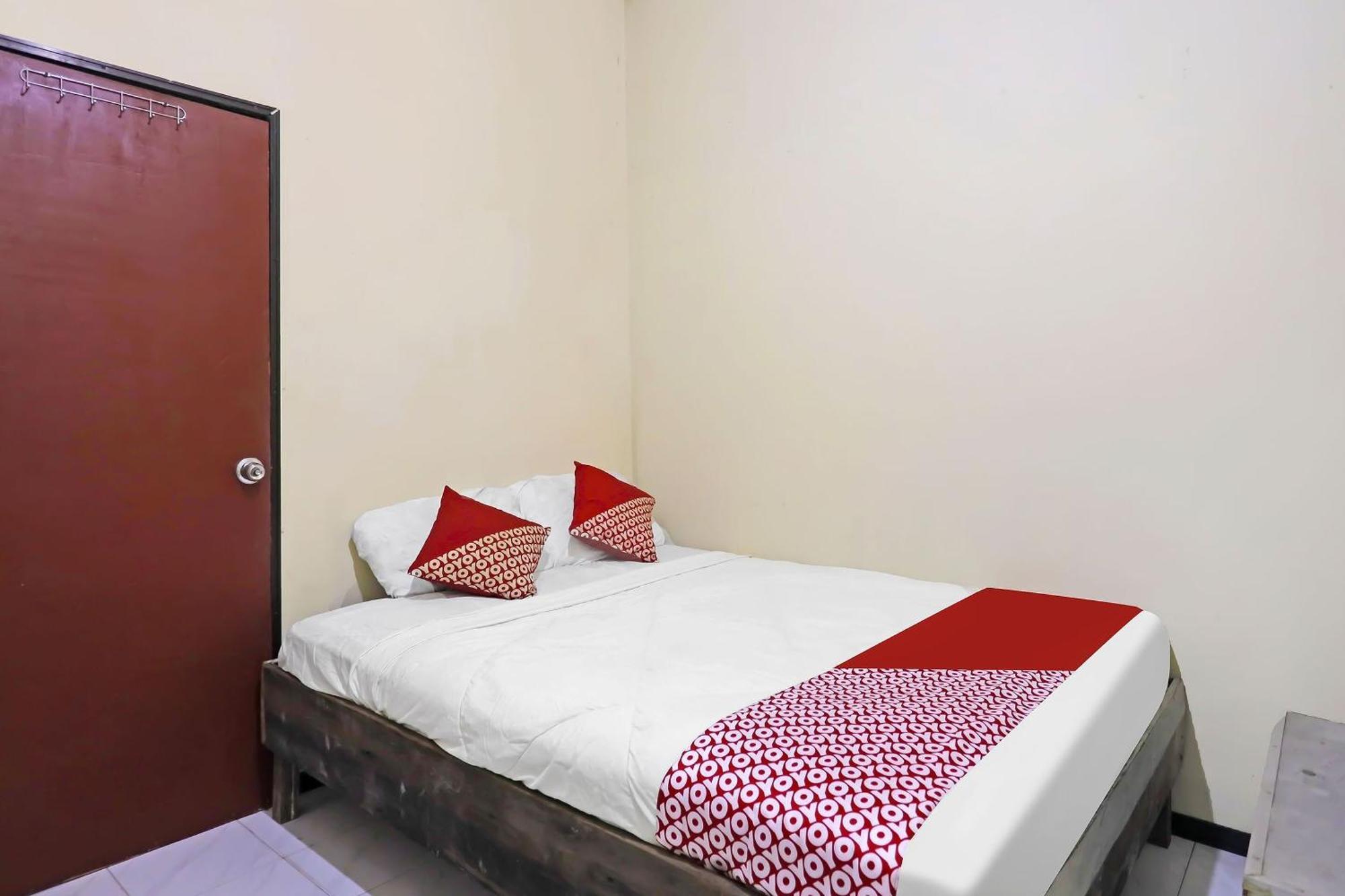Spot On 91343 Kartika Guest House Syariahnearpantai Stres Jodoh  Exterior photo