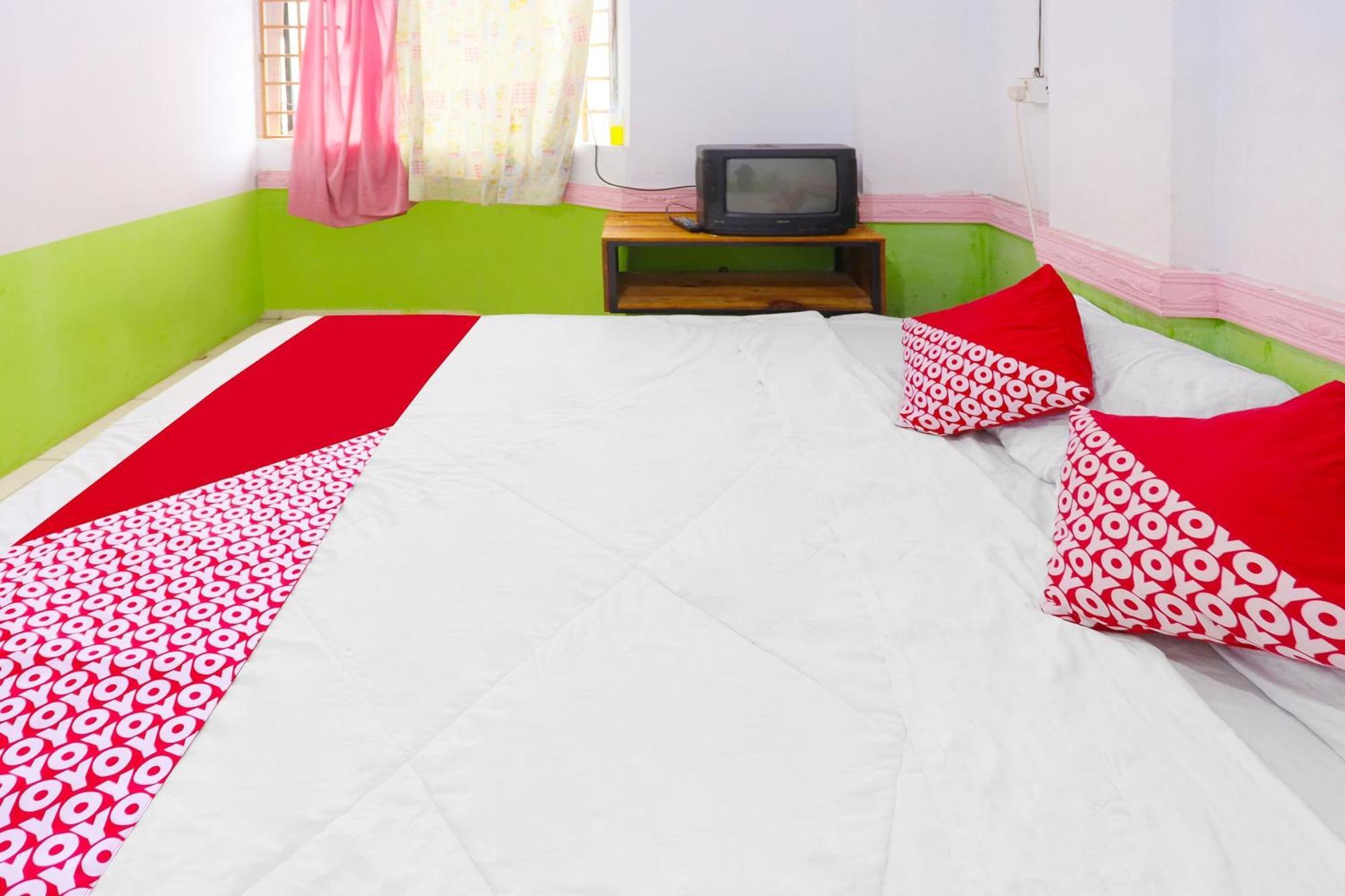 Spot On 91343 Kartika Guest House Syariahnearpantai Stres Jodoh  Exterior photo